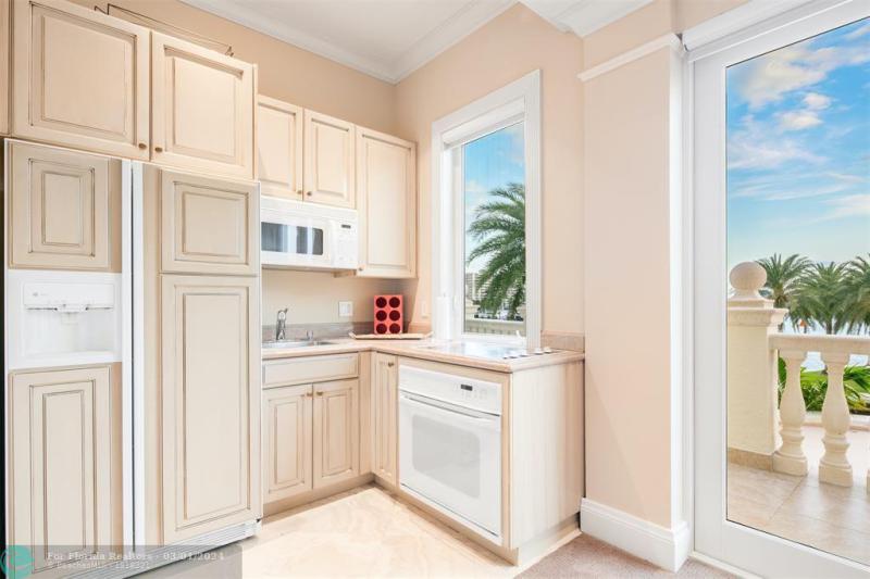  Single Family Homes Photo 27: 2 PELICAN DR  Fort Lauderdale,  FL 33301