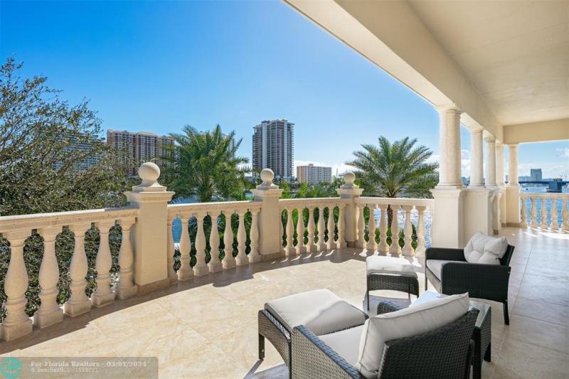  Single Family Homes Photo 31: 2 PELICAN DR  Fort Lauderdale,  FL 33301