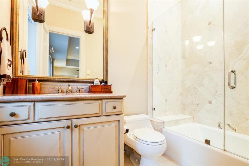  Single Family Homes Photo 35: 2 PELICAN DR  Fort Lauderdale,  FL 33301