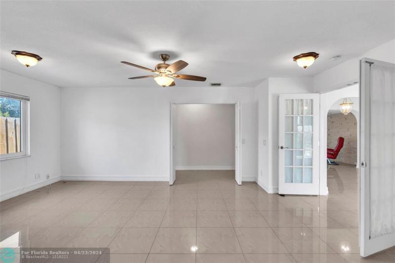  Single Family Homes Photo 12: 3057 NE 15th Ave  Oakland Park,  FL 33334