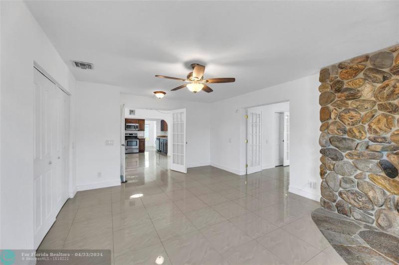  Single Family Homes Photo 13: 3057 NE 15th Ave  Oakland Park,  FL 33334