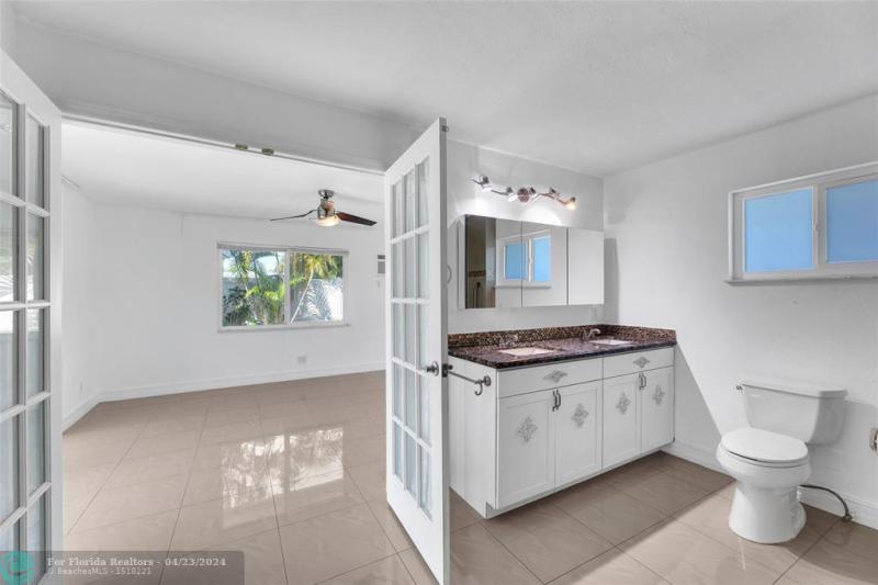  Single Family Homes Photo 15: 3057 NE 15th Ave  Oakland Park,  FL 33334