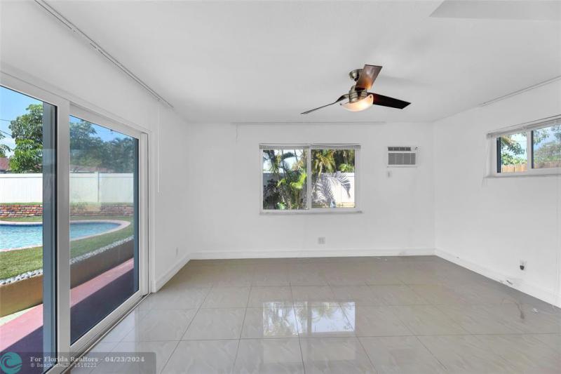  Single Family Homes Photo 17: 3057 NE 15th Ave  Oakland Park,  FL 33334