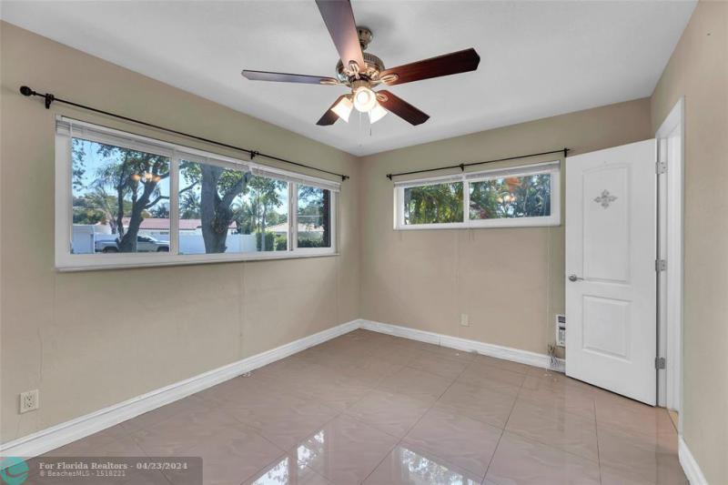  Single Family Homes Photo 20: 3057 NE 15th Ave  Oakland Park,  FL 33334