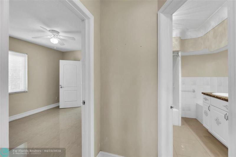  Single Family Homes Photo 23: 3057 NE 15th Ave  Oakland Park,  FL 33334