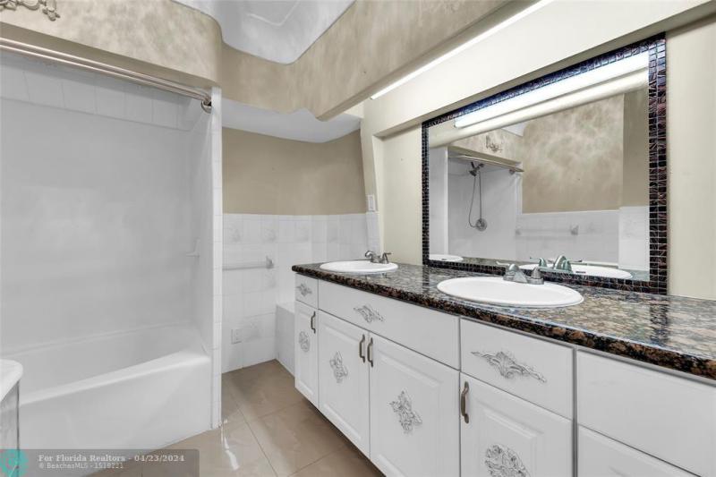  Single Family Homes Photo 24: 3057 NE 15th Ave  Oakland Park,  FL 33334