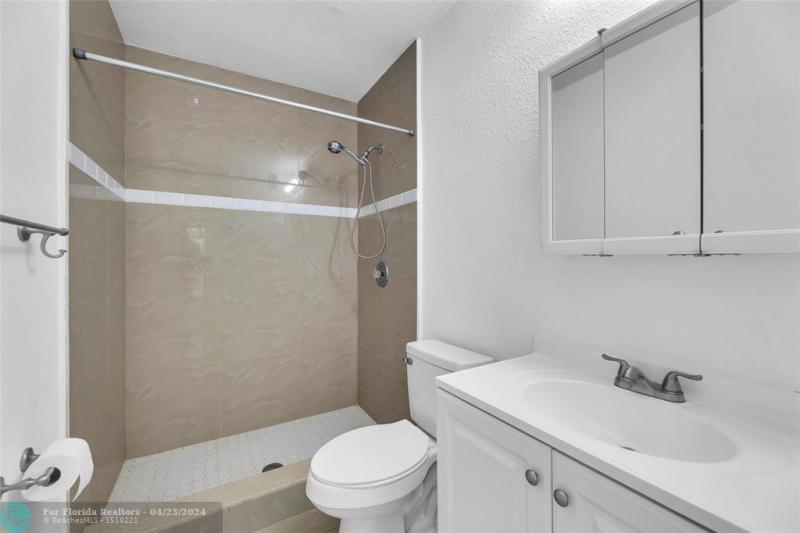 Single Family Homes Photo 31: 3057 NE 15th Ave  Oakland Park,  FL 33334