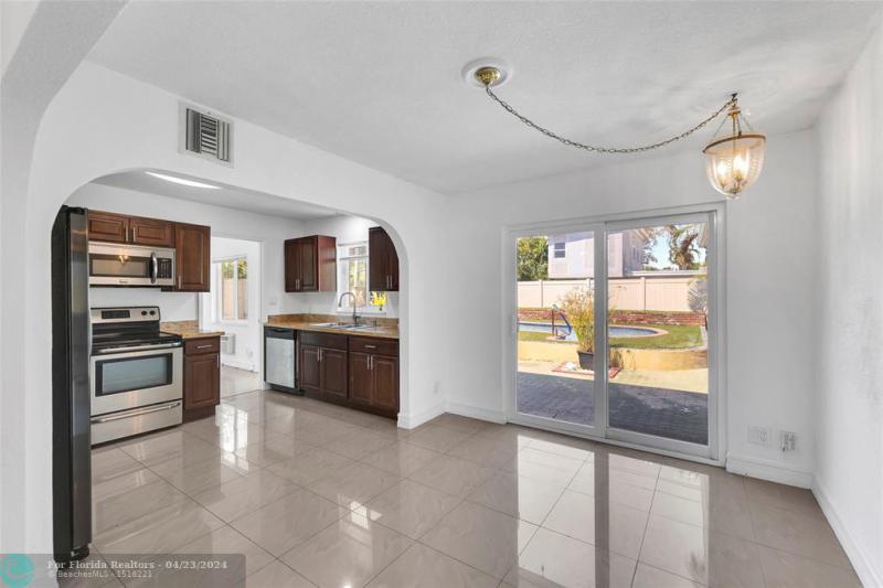  Single Family Homes Photo 7: 3057 NE 15th Ave  Oakland Park,  FL 33334