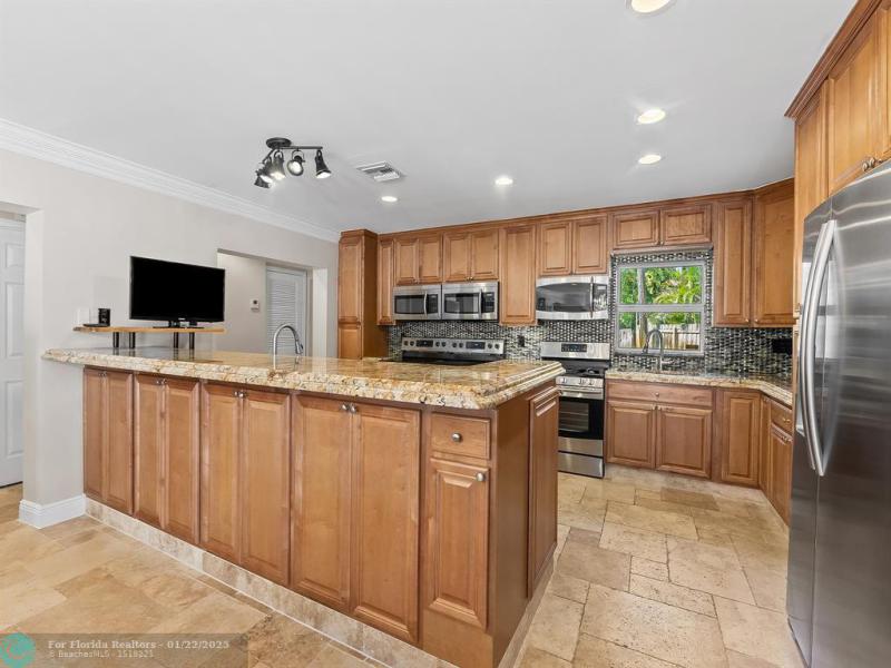  Single Family Homes Photo 11: 461 NW 35th St  Oakland Park,  FL 33309