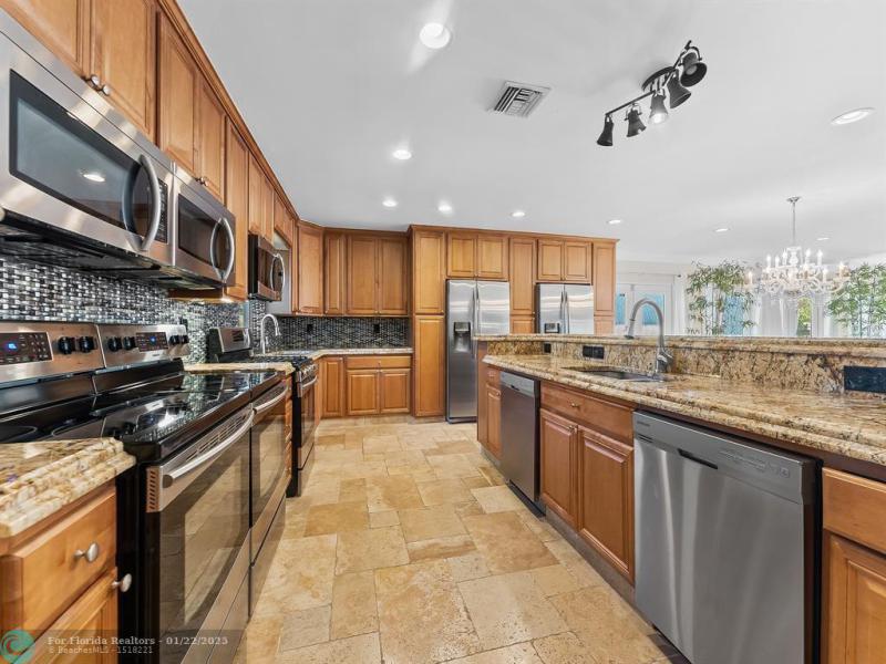  Single Family Homes Photo 13: 461 NW 35th St  Oakland Park,  FL 33309