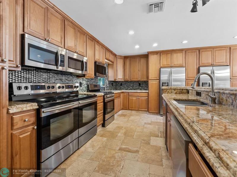  Single Family Homes Photo 14: 461 NW 35th St  Oakland Park,  FL 33309