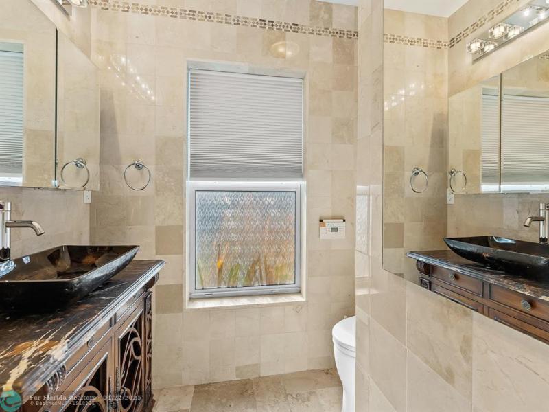  Single Family Homes Photo 17: 461 NW 35th St  Oakland Park,  FL 33309