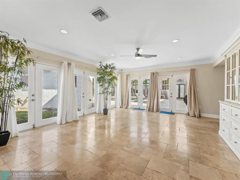  Single Family Homes Photo 9: 461 NW 35th St  Oakland Park,  FL 33309