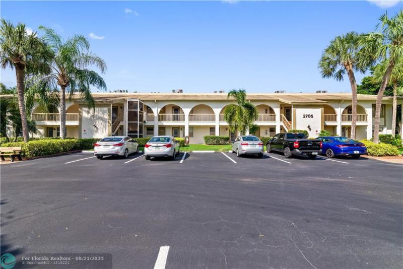  Condo & Townhome Photos
