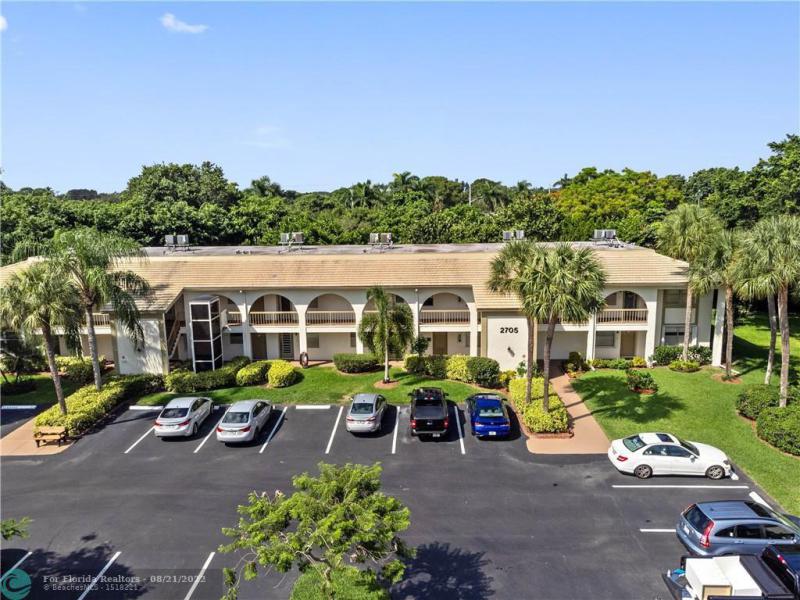  Condo & Townhome Photos