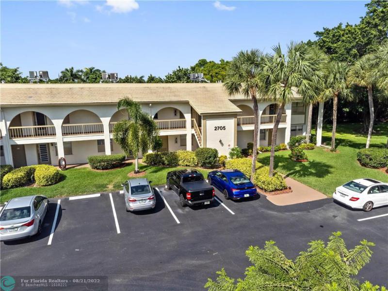  Condo & Townhome Photos