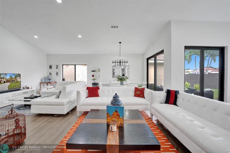  Single Family Homes Photo 15: 10370 NW 14th St  Plantation,  FL 33322