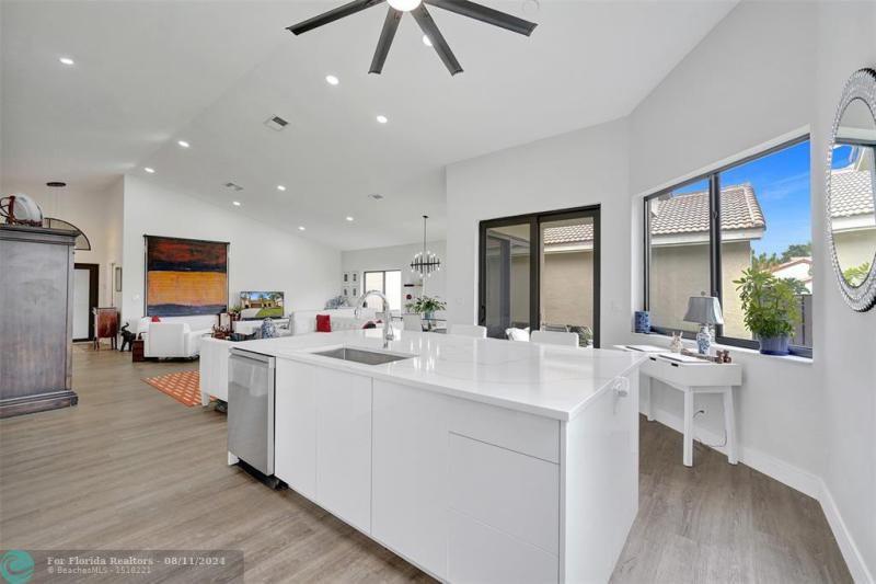  Single Family Homes Photo 20: 10370 NW 14th St  Plantation,  FL 33322
