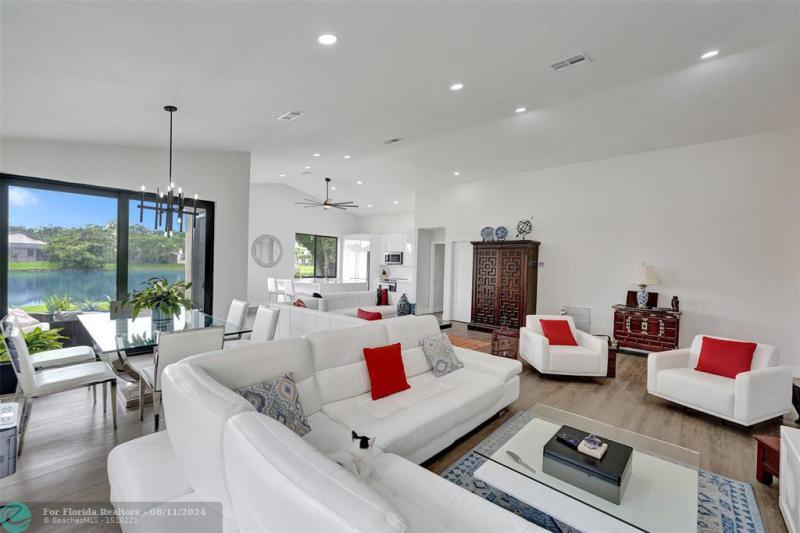  Single Family Homes Photo 9: 10370 NW 14th St  Plantation,  FL 33322