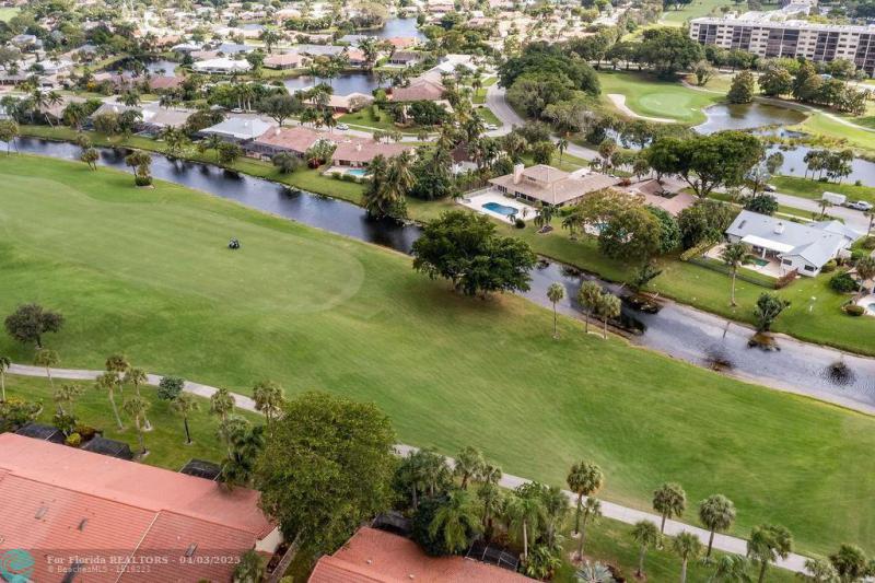  Single Family Homes Photo 15: 2495 Lob Lolly Ln  Deerfield Beach,  FL 33442