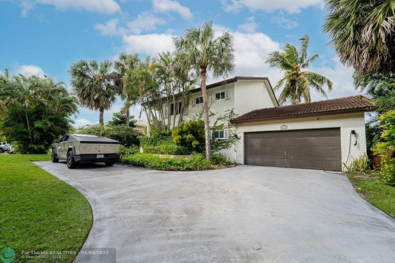  Single Family Homes Photo 4: 2495 Lob Lolly Ln  Deerfield Beach,  FL 33442
