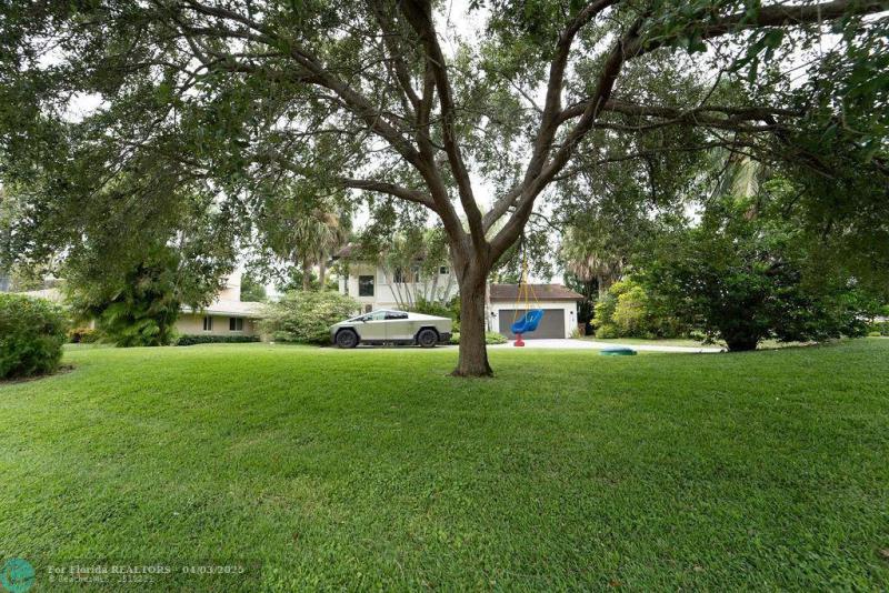  Single Family Homes Photo 5: 2495 Lob Lolly Ln  Deerfield Beach,  FL 33442