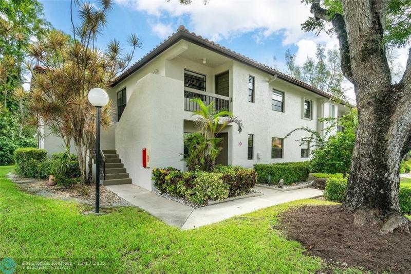  Condo & Townhome Photos