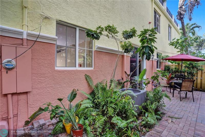  Condo & Townhome Photos