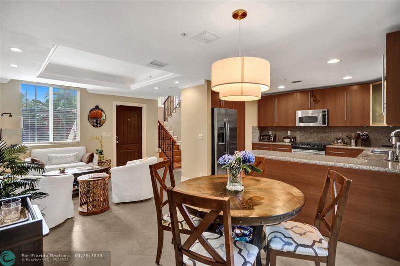  Condo & Townhome Photos