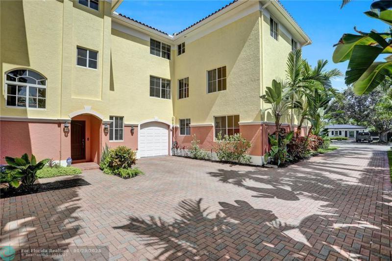  Condo & Townhome Photos