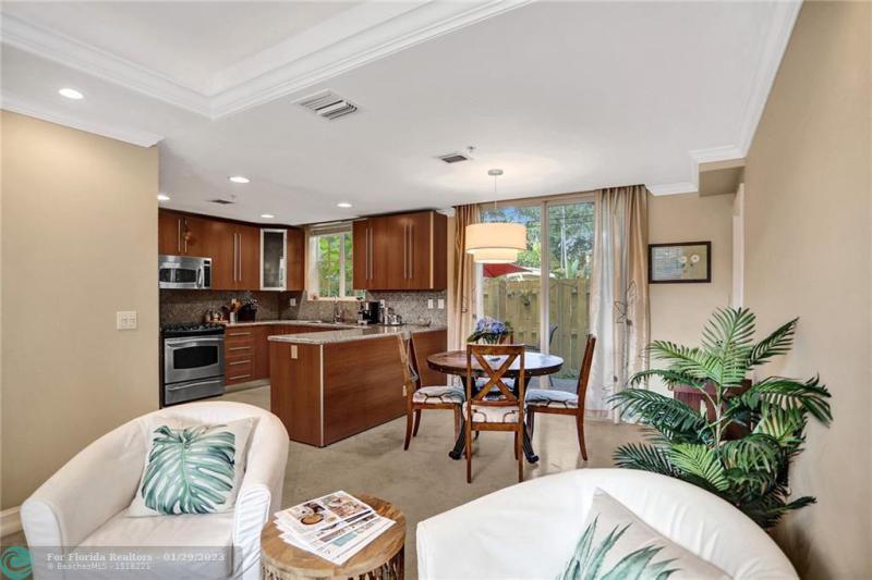 Condo & Townhome Photos