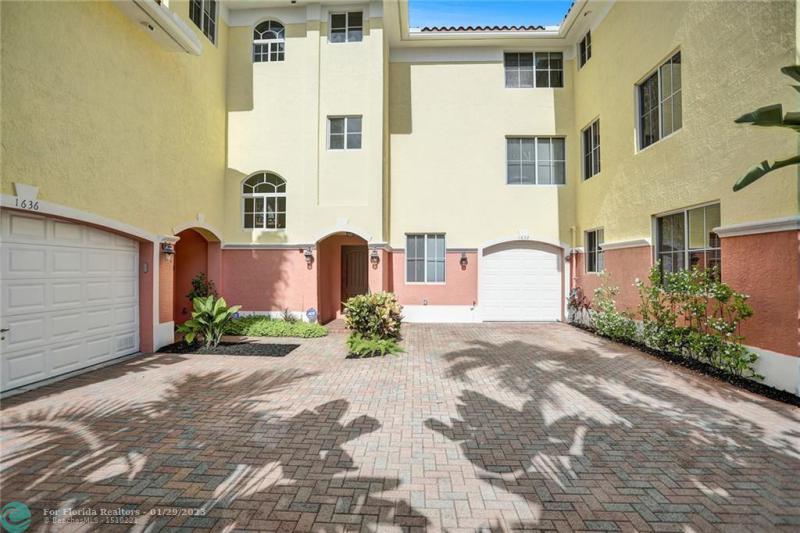  Condo & Townhome Photos