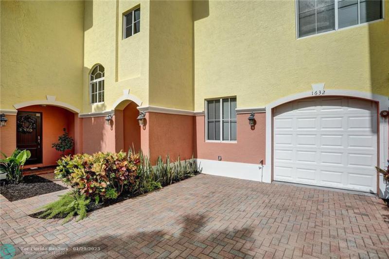  Condo & Townhome Photos