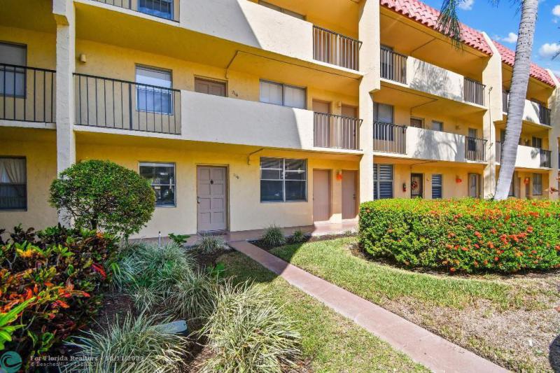  Condo & Townhome Photos