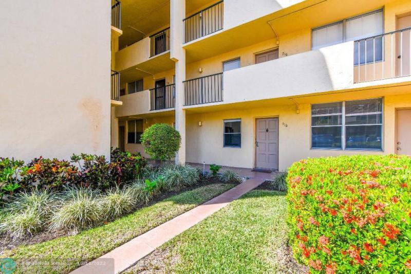  Condo & Townhome Photos