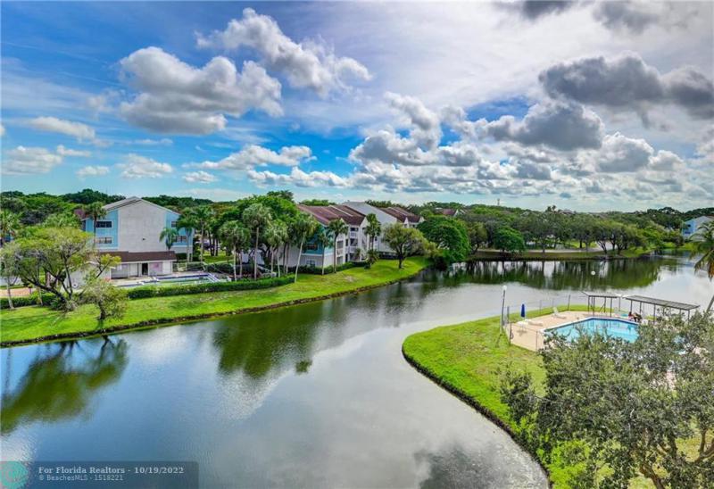  Condo & Townhome Photos