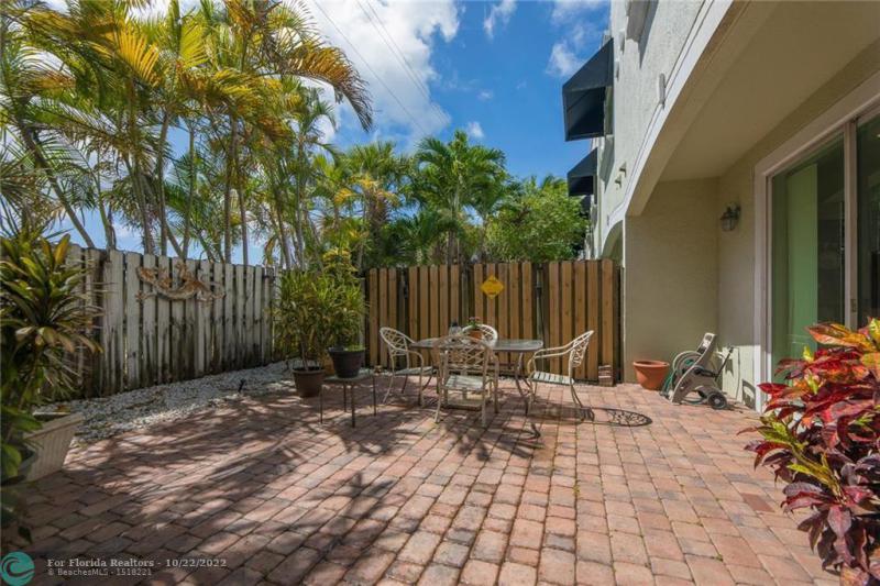  Condo & Townhome Photos