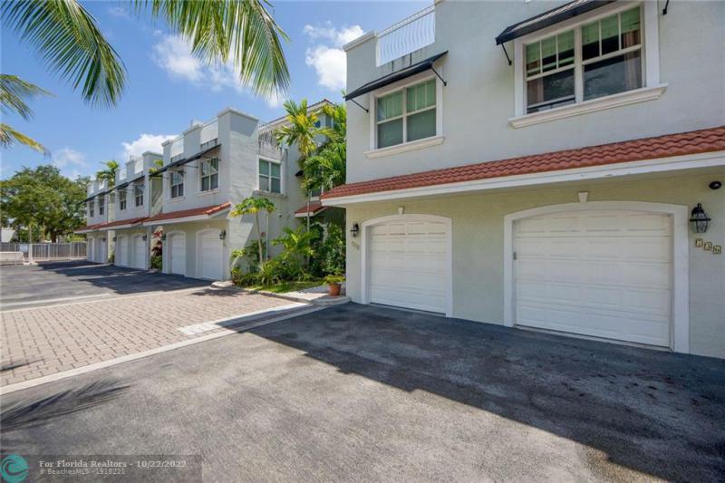  Condo & Townhome Photos