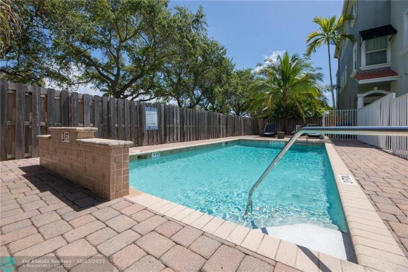  Condo & Townhome Photos