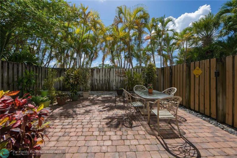  Condo & Townhome Photos
