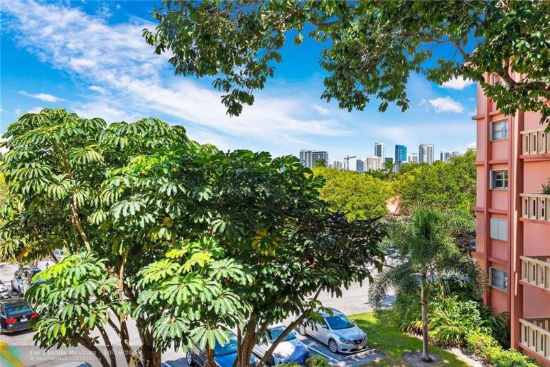  Condo & Townhome Photos