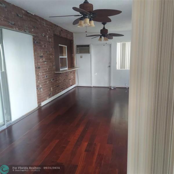  Single Family Homes Photo 11:  Lauderdale Lakes,  FL 33311