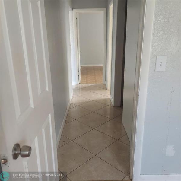  Single Family Homes Photo 3:  Lauderdale Lakes,  FL 33311