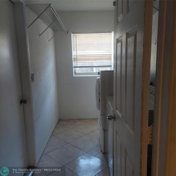  Single Family Homes Photo 5:  Lauderdale Lakes,  FL 33311