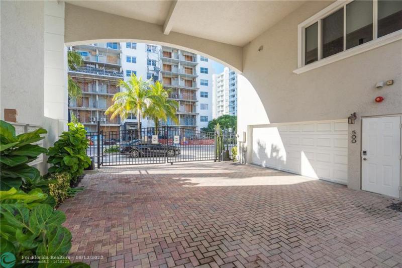  Condo & Townhome Photos