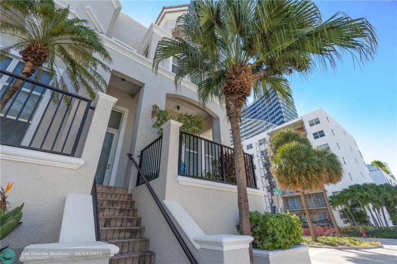  Condo & Townhome Photos