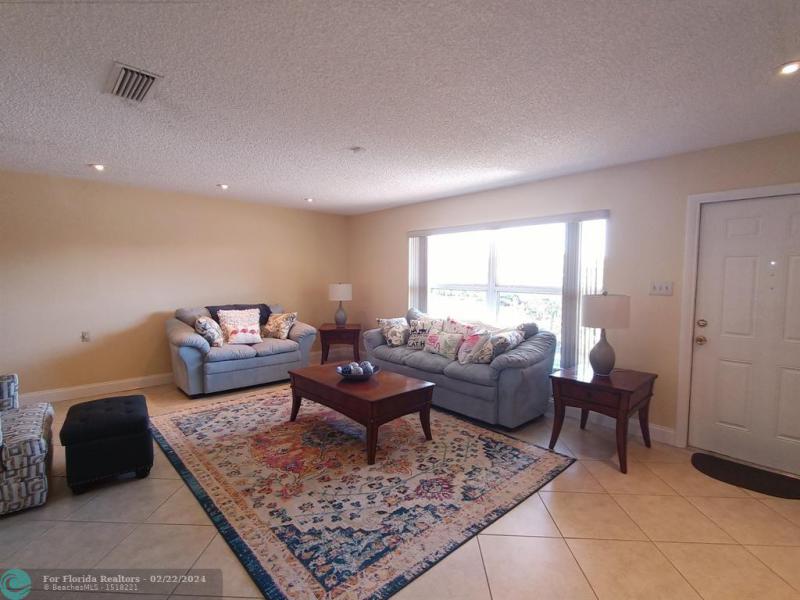  Single Family Homes Photo 11: 1031 NW 49th St  Deerfield Beach,  FL 33064