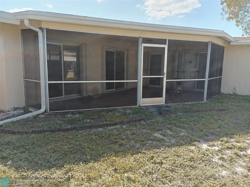  Single Family Homes Photo 25: 1031 NW 49th St  Deerfield Beach,  FL 33064