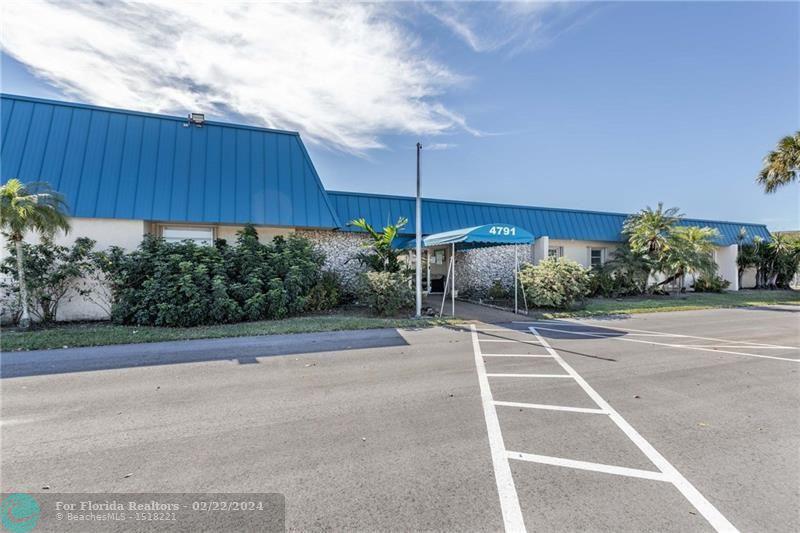  Single Family Homes Photo 27: 1031 NW 49th St  Deerfield Beach,  FL 33064