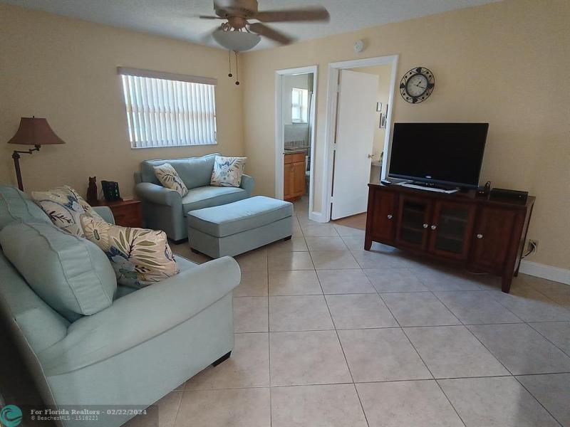  Single Family Homes Photo 3: 1031 NW 49th St  Deerfield Beach,  FL 33064